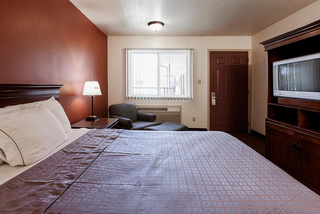 Americas Best Value Airport Inn - СіТак Номер фото