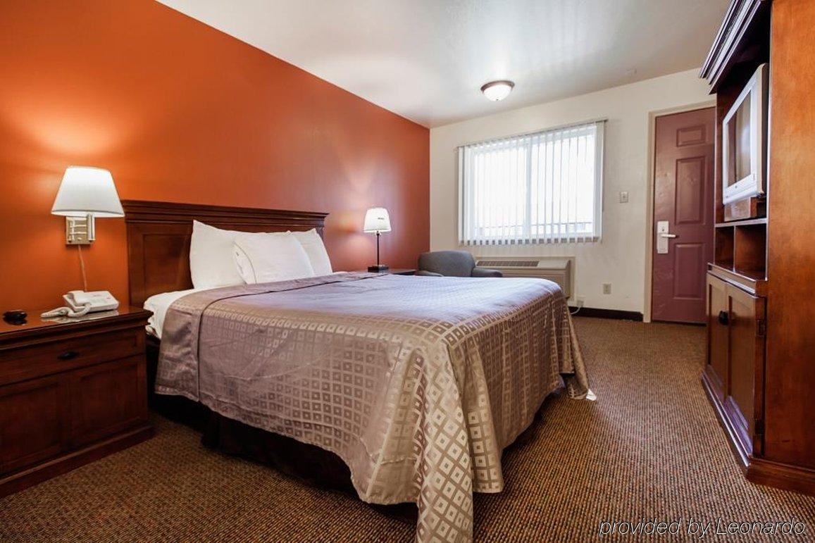 Americas Best Value Airport Inn - СіТак Екстер'єр фото
