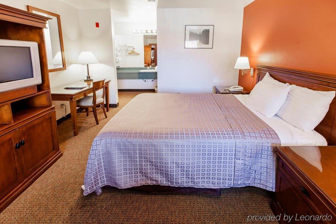 Americas Best Value Airport Inn - СіТак Екстер'єр фото