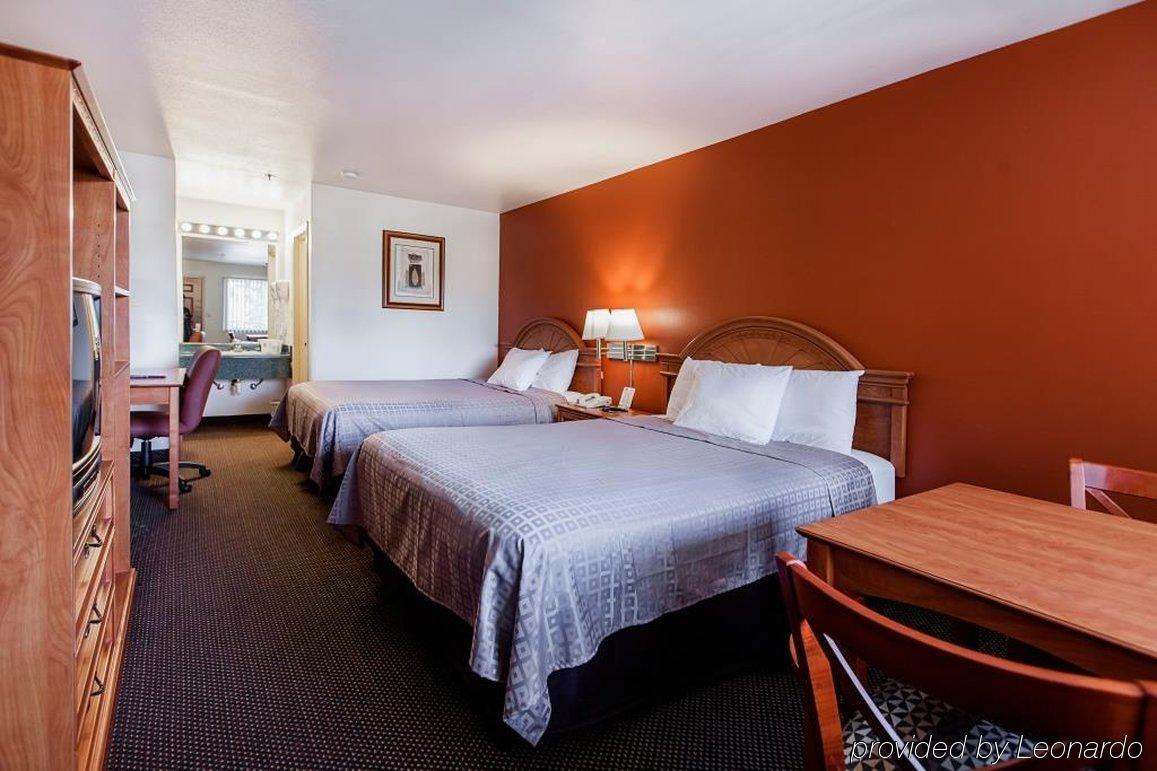 Americas Best Value Airport Inn - СіТак Екстер'єр фото