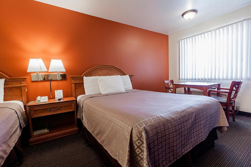 Americas Best Value Airport Inn - СіТак Екстер'єр фото