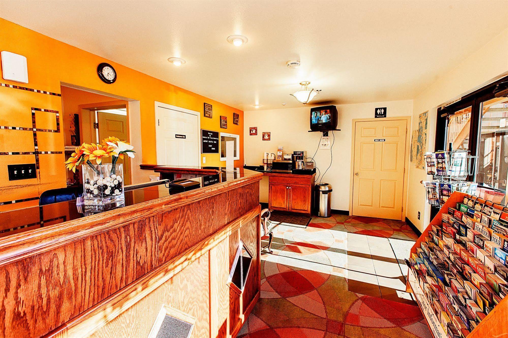 Americas Best Value Airport Inn - СіТак Екстер'єр фото