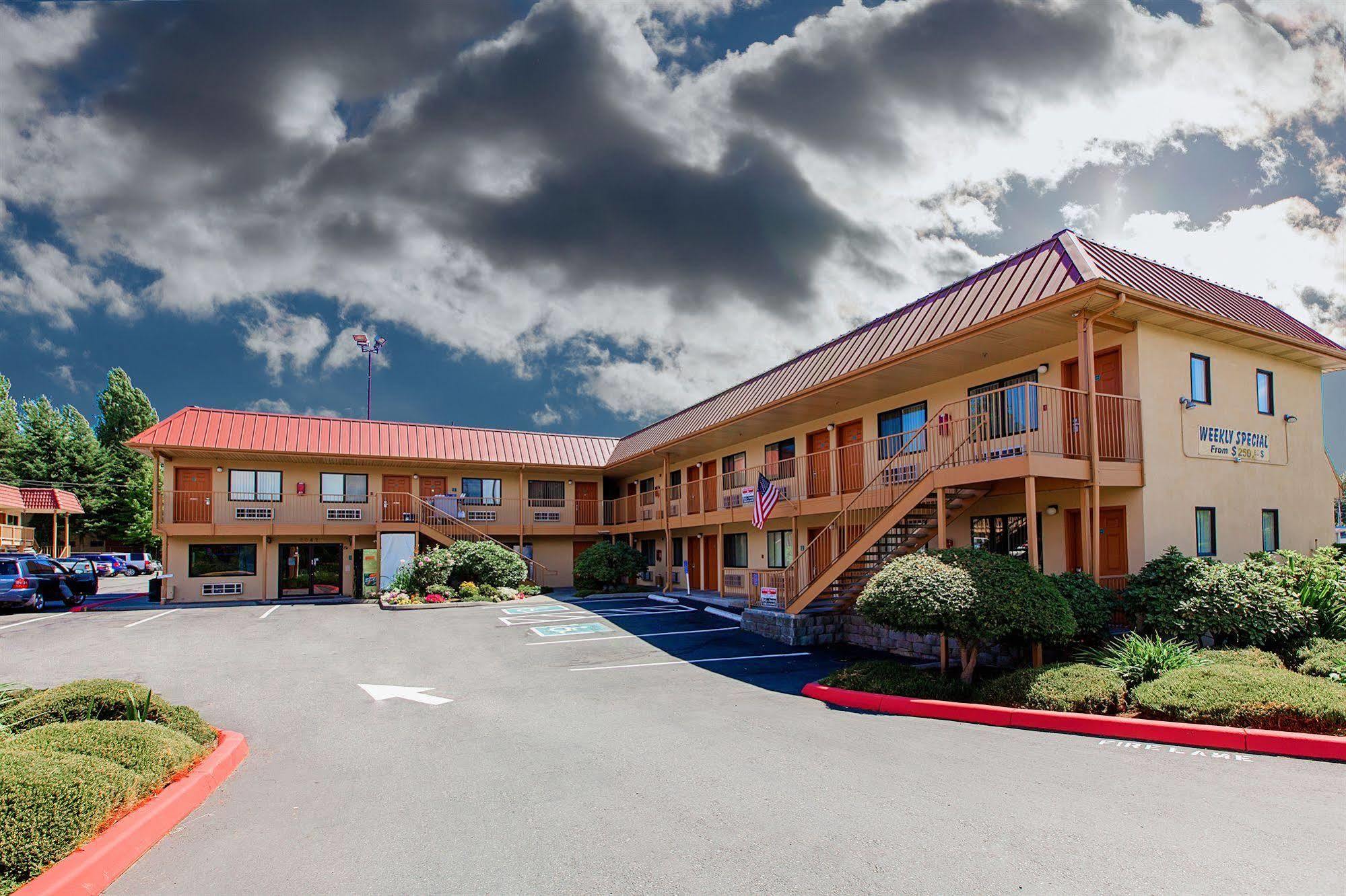 Americas Best Value Airport Inn - СіТак Екстер'єр фото